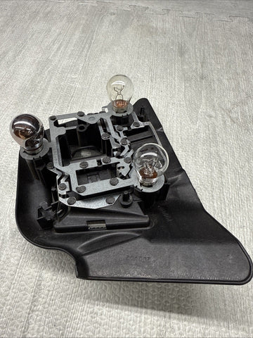 BMW E46 COUPE REAR RIGHT PASSENGER SIDE TAIL LIGHT BULB HOLDER OEM 257042R
