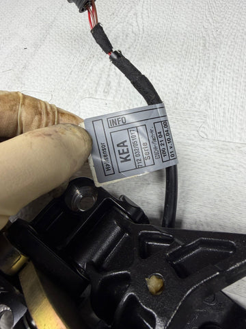 01-06 BMW M3 E46 BMW Convertible Top Locking Handle Driver Left Side OEM 7031361