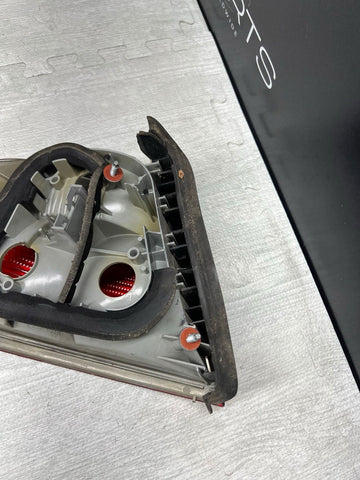 BMW 01-03 E46 325 330 M3 Coupe Tail Light Lamp Right Passenger Side