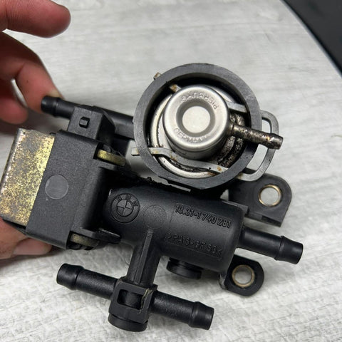 95-00 BMW 3/5/7 E36/E39 Fuel Pressure Regulator Control Valve OEM 13.31-1740 281