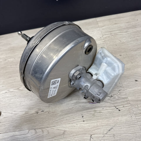2017-2018 PORSCHE MACAN 95B 2.0L POWER BRAKE BOOSTER MASTER CYLINDER 95B612103D