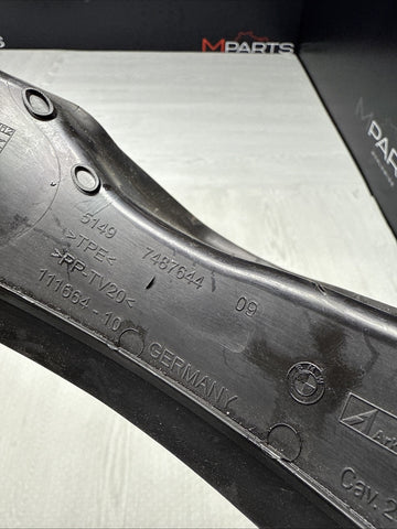 BMW 21-26 G82 G83 RIGHT PASSENGER TRUNK TRIM COVER DRIP SEAL CHANNEL BLACK