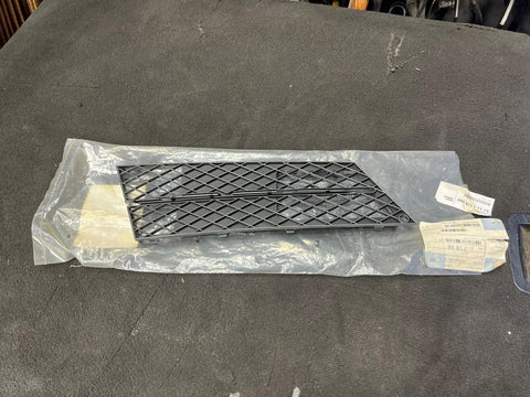 NEW 2008-2010 BMW 528xi Front Right Lower Bumper Grille 51117178098 OEM