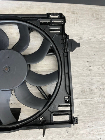 BMW 15-20 F80 F82 F83 M3 M4 ENGINE RADIATOR COOLING FAN MOTOR SHROUD 7850474