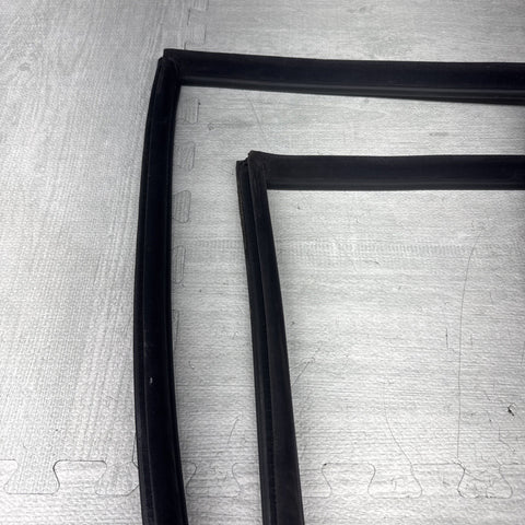 01-06 BMW E46 M3 Rear Vent Quarter Glass Window Seal Gasket Weatherstrip Set OEM