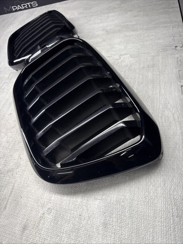 22-25 BMW G01 X3 LCI GLOSS BLACK FRONT GRILLE W CAMERA SLOT