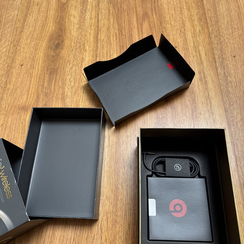 Beats Studio3 Over-Ear Headphones - Shadow Gray *Peeling*