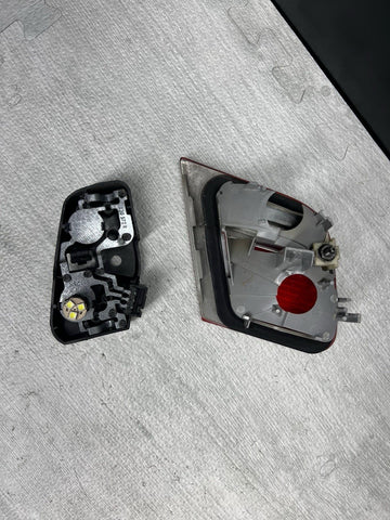 03-06 BMW E46 325 330 M3 Right Passenger Trunk Mounted Inner Tail light 6920706