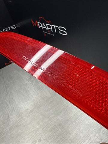 BMW F90 M5 SEDAN RIGHT REAR BUMPER REFLECTOR 63147857006