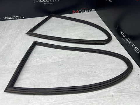 01-06 BMW E46 M3 Rear Quarterpanel Quarter Panel Window Seals Black 51368252621