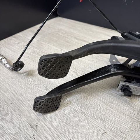 08-13 OEM BMW E90 E92 E93 M3 MANUAL TRANSMISSION Pedal Assembly Clutch Brake