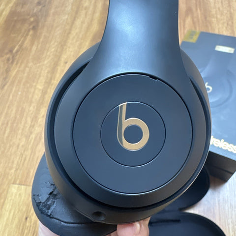 Beats Studio3 Over-Ear Headphones - Shadow Gray *Peeling*