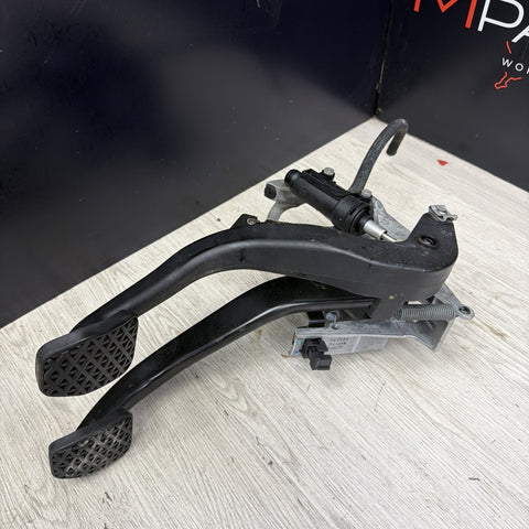 08-13 BMW E90 E92 E93 335 M3 Manual Transmission Brake Clutch Pedal Assembly OEM