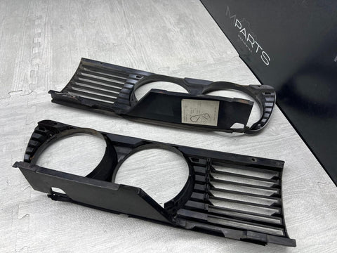 84-92 BMW 318i Left (1 945 885.0) & Right (1 876 094.0) Headlight Grille E30 OEM