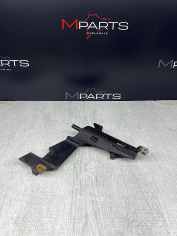 01-06 BMW E46 3-Series M3 Headlight Bracket Washer Nozzle Jet Right 1301073018