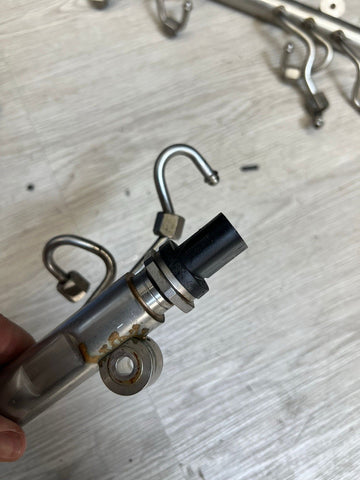 12-17 M5 M6 F06 F13 F12 F10 High Pressure Fuel Feed Line Rail 7642156 / 7642155