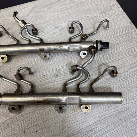 BMW F10 F12 M5 M6 RIGHT & LEFT FUEL RAIL PAIR 8649320 8649321