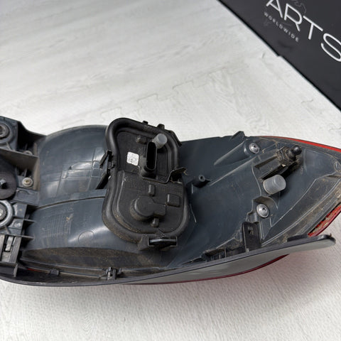 2015 - 2017 BMW F82 F83 M4 REAR RIGHT PASSENGER OUTER TAIL LIGHT OEM 7296100