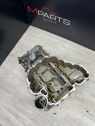 13-17 BMW F06 F10 F12 F13 M5 M6 S63 ENGINE UPPER OIL PAN FILTER HOUSING OEM