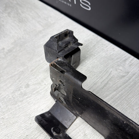 OEM BMW E82 E88 E90 E92 E93 335 M3 Radiator Suport Right Plate Bracket Mount