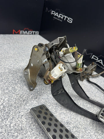 04-09 HONDA S2000 S2K PEDAL SET GAS BRAKE & CLUTCH PEDALS W ALL SENSORS OEM