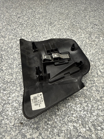 04-06 BMW 3 SERIES E46 M3 REAR LEFT TAIL LIGHT BULB HOLDER SOCKET OEM 6920701