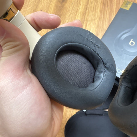Beats Studio3 Over-Ear Headphones - Shadow Gray *Peeling*
