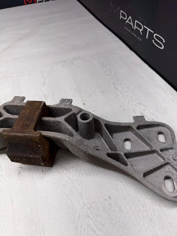 99-03 BMW E39 M5 Transmission Bracket OEM 1094722