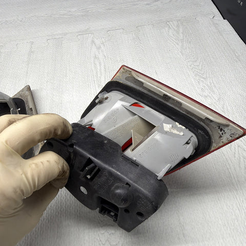 03-06 BMW E46 325 330 M3 Trunk Mounted Inner Tail Lights 6920706