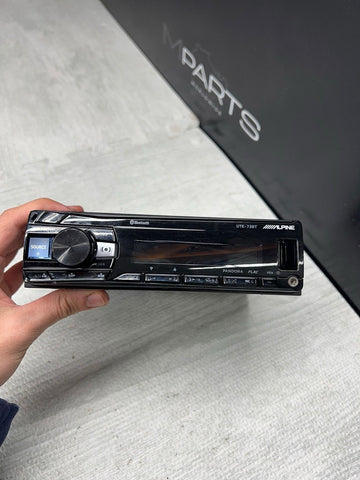 Alpine UTE-73BT, Single-DIN Digital Media Stereo w/ Bluetooth, USB & Auxiliary