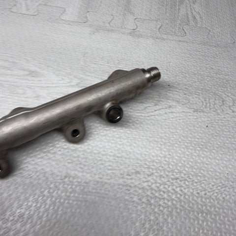 23-24 FORD ESCAPE ENGINE FUEL INJECTION RAIL & INJECTORS / PRESSURE SENSOR OEM