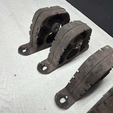 BMW E38 E36 Z3 Z3M Set of 4 Exhaust Hangers Bracket Holders Mounts 18211704198