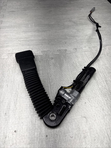 06-13 BMW E82 E88 E90 E92 M3 Front Left Driver Seat Belt Buckle Tensioner