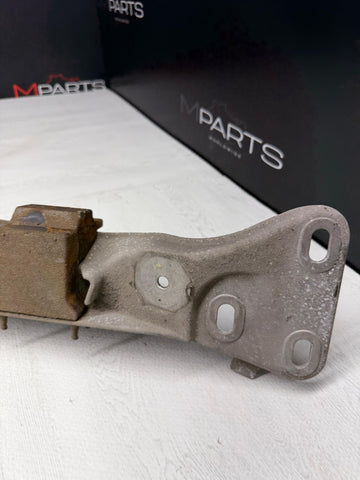 99-03 BMW E39 M5 Transmission Bracket OEM 1094722