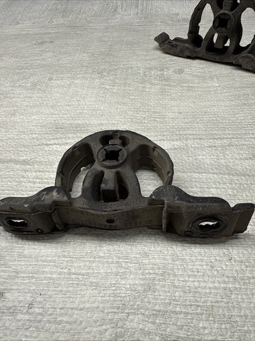 BMW 15-20 F80 F82 F83 M3 M4 EXHAUST MOUNTS HANGERS 18207500281 7500281 ORIGINAL