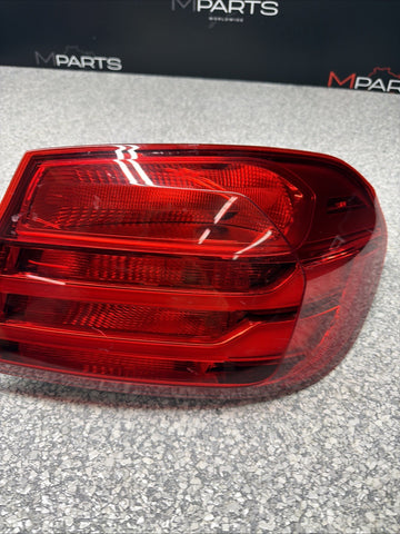2015 - 2017 BMW F82 F83 M4 REAR RIGHT PASSENGER OUTER TAIL LIGHT OEM 7296100