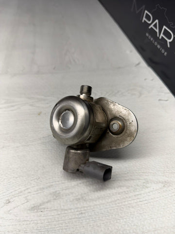 2010–2018 BMW 5 6 7 Series X5 X6 V8 Engine High Pressure Fuel Pump OEM 7599865