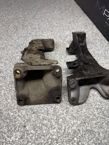 92-02 BMW E36 Z3 Left & Right Engine Mount Support Bracket Set 1141137 1138249