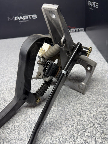 98-02 BMW E36/7 Z3 BRAKE CLUTCH PEDAL W INPUT CLUTCH CYLINDER OEM