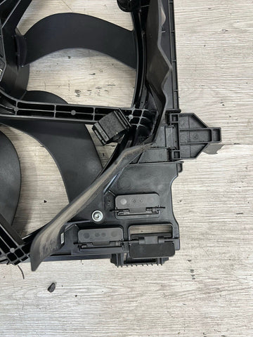 BMW 15-20 F80 F82 F83 M3 M4 ENGINE RADIATOR COOLING FAN MOTOR SHROUD 7850474