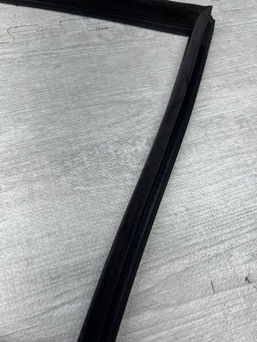 01-06 BMW E46 M3 Rear Quarterpanel Quarter Panel Window Seals Black 51368252621