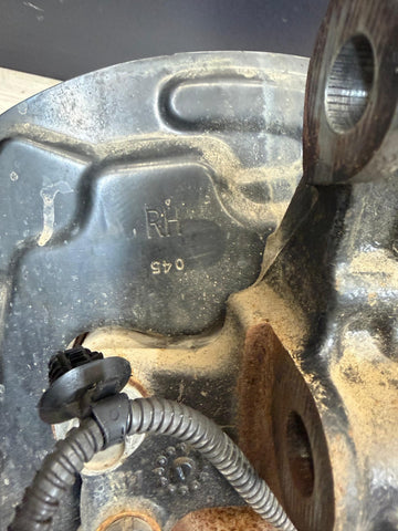 2022 FORD MUSTANG FRONT RIGHT PASSENGER SPINDLE KNUCKLE BEARING HUB OEM