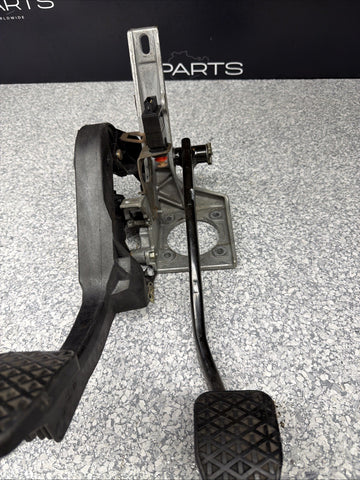 98-02 BMW E36/7 Z3 BRAKE CLUTCH PEDAL W INPUT CLUTCH CYLINDER OEM