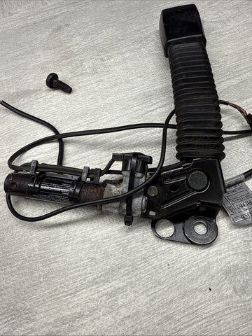 91-99 BMW E36 323 328 M3 Front Right Passenger Seatbelt Tensioner Buckle OEM