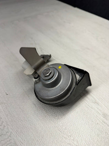 BMW 21-26 G80 G82 G83 M3 M4 HORN SIGNAL FANFARE 61337873355 ORIGINAL