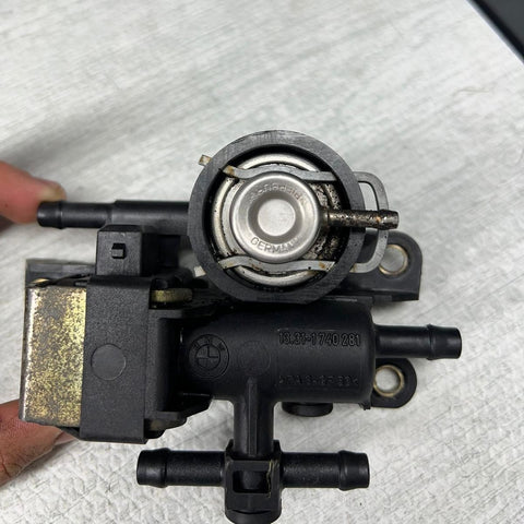 95-00 BMW 3/5/7 E36/E39 Fuel Pressure Regulator Control Valve OEM 13.31-1740 281