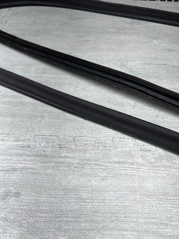 01-06 BMW E46 M3 Rear Quarterpanel Quarter Panel Window Seals Black 51368252621