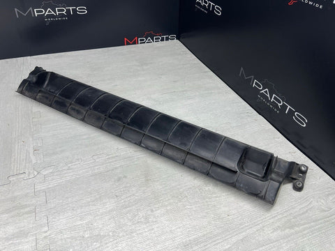 BMW E90 E90 E92 E92 E93 E93 FRONT OIL COOLER AIR DUCT 8040950 51718040950 OEM