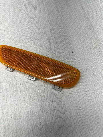 98-06 BMW E46 325CI 330CI M3 FRONT BUMPER COVER REFLECTOR RIGHT 6414-8383012 OEM