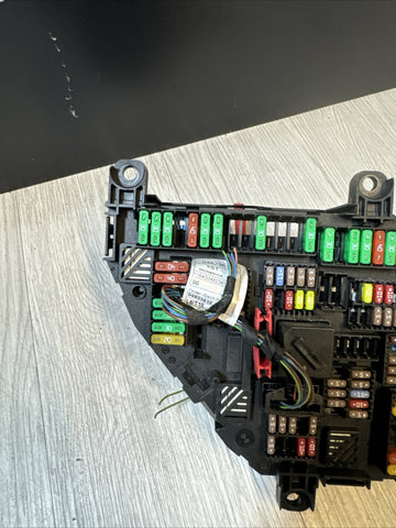 11-16 BMW F06 F10 F12 F13 M5 M6 REAR TRUNK POWER DISTRIBUTION FUSE BOX CONTROL